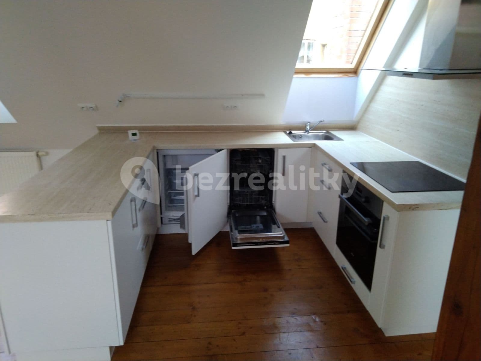 Pronájem bytu 2+kk 46 m², Kynského, Slaný, Středočeský kraj Pronájem bytu 2+kk 46 m², Kynského, Slaný, Středočeský kraj