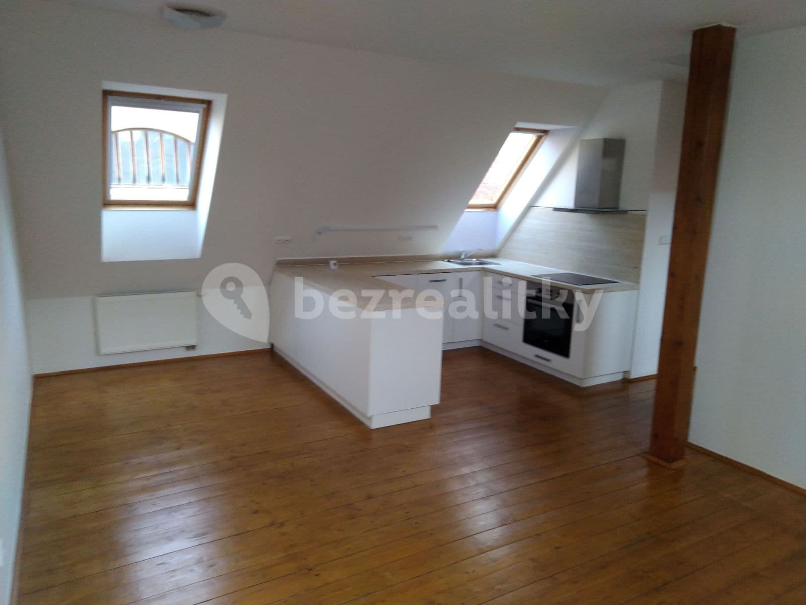 Pronájem bytu 2+kk 46 m², Kynského, Slaný, Středočeský kraj Pronájem bytu 2+kk 46 m², Kynského, Slaný, Středočeský kraj