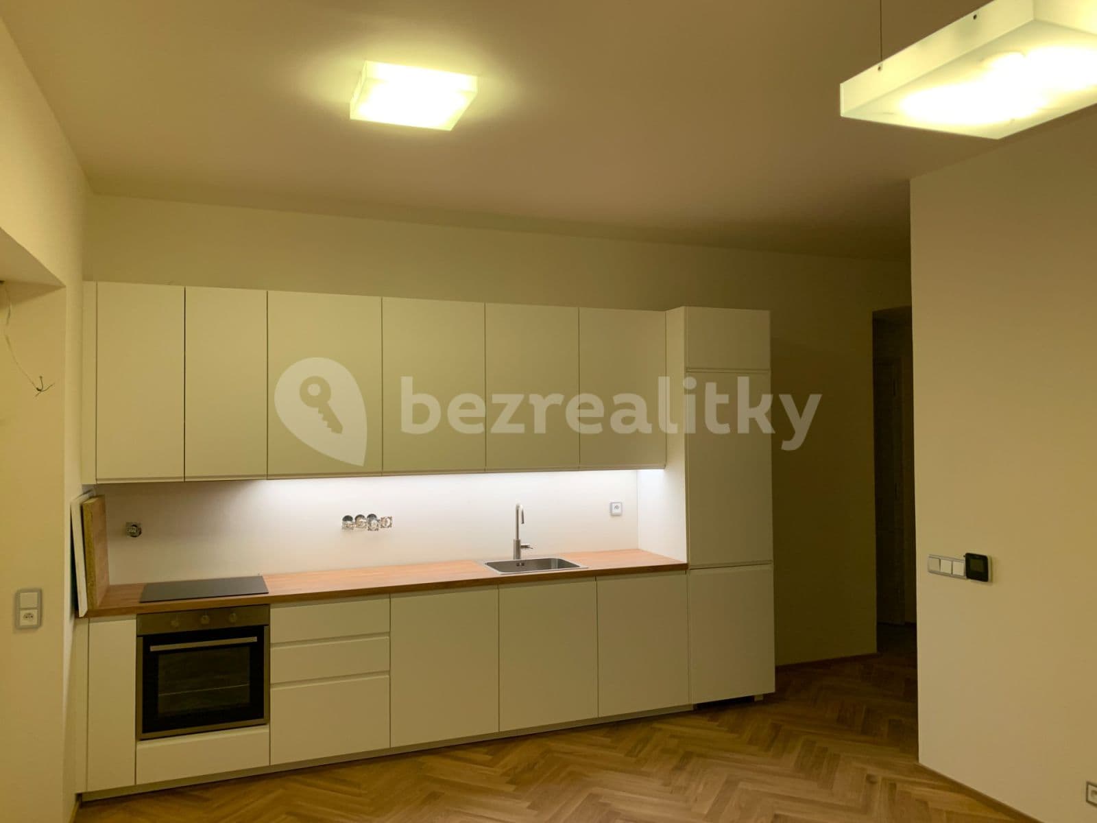 Pronájem bytu 2+kk 48 m², Na Poříčním právu, Praha, Praha Pronájem bytu 2+kk 48 m², Na Poříčním právu, Praha, Praha
