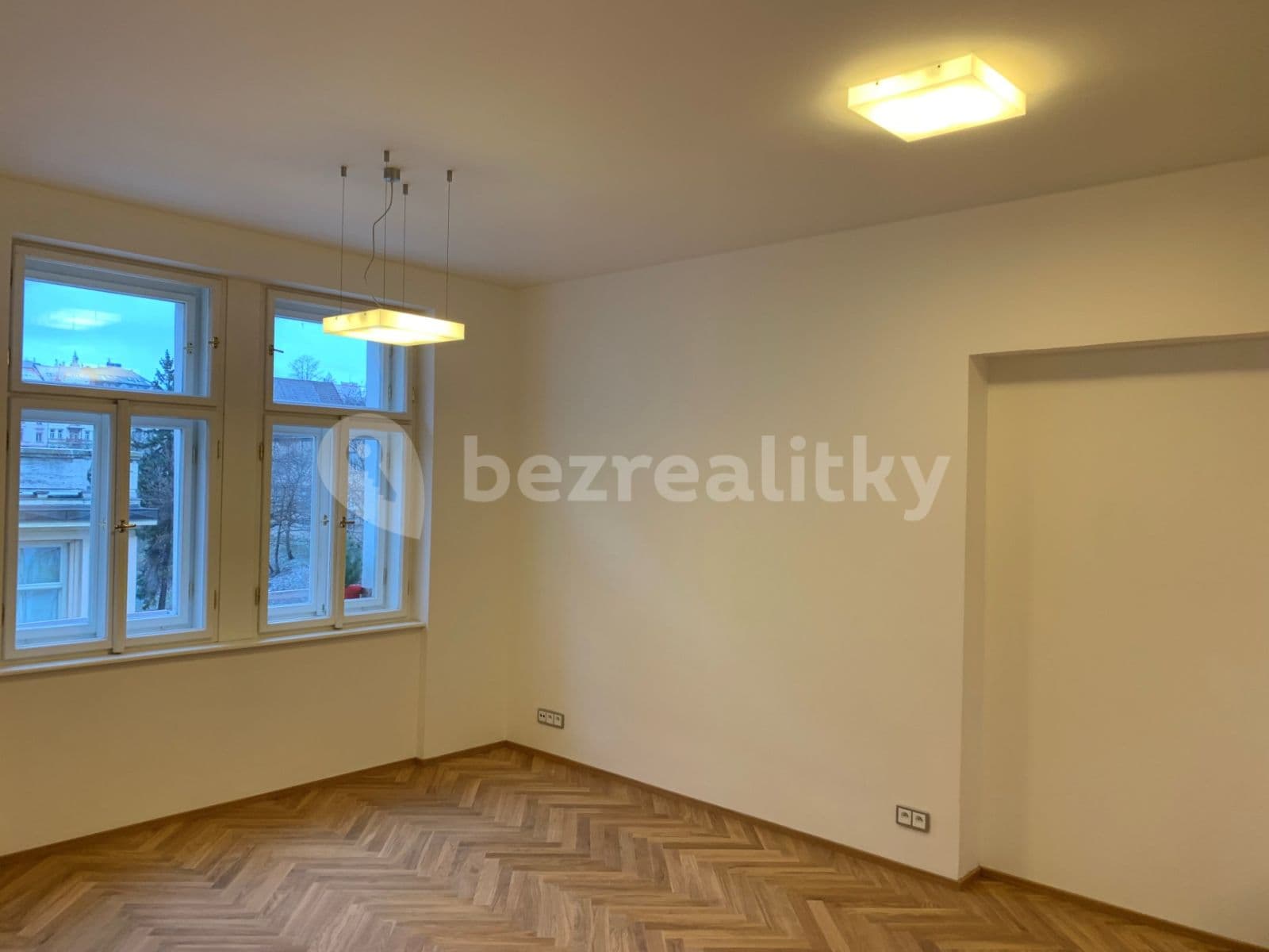 Pronájem bytu 2+kk 48 m², Na Poříčním právu, Praha, Praha Pronájem bytu 2+kk 48 m², Na Poříčním právu, Praha, Praha