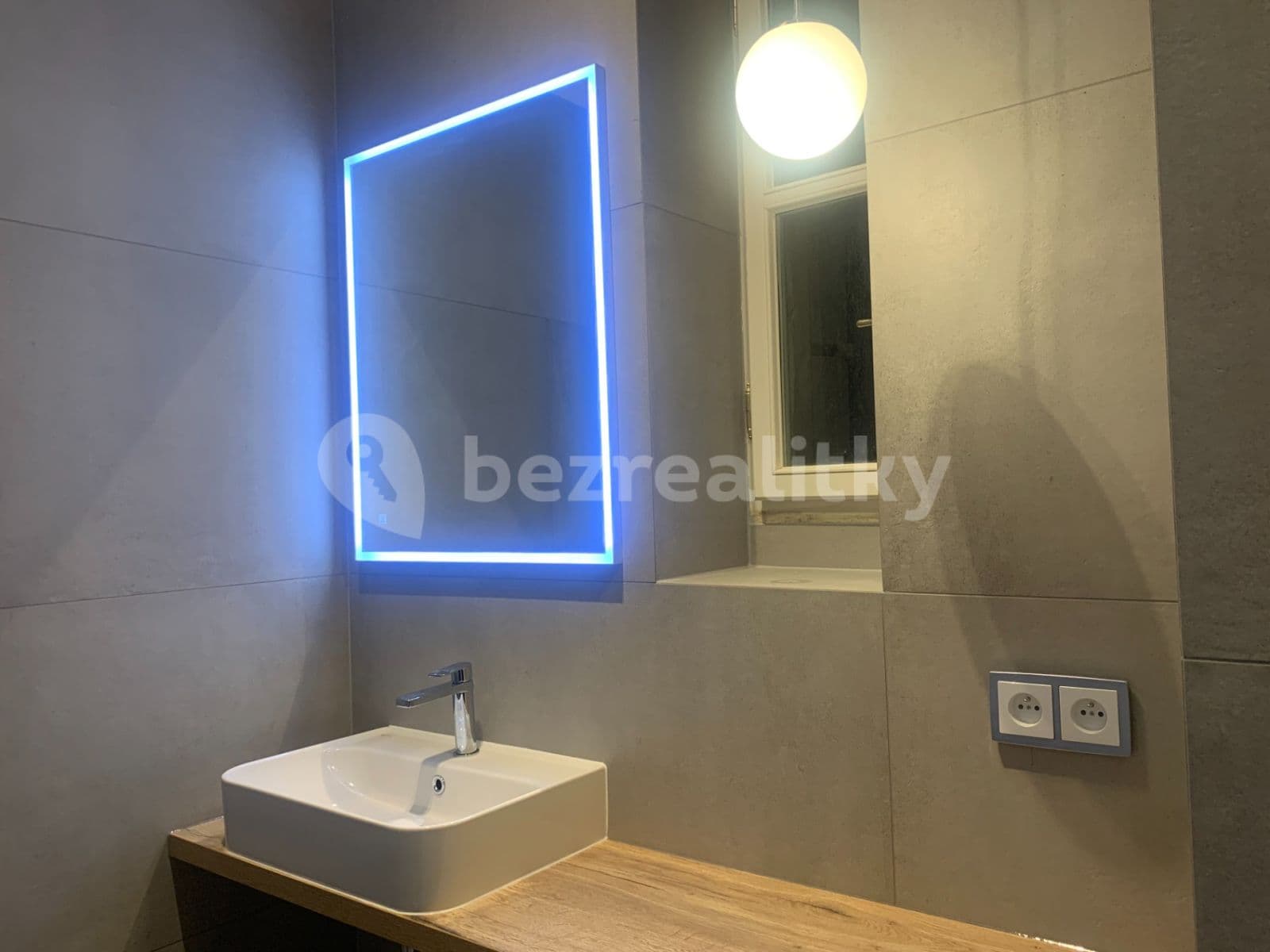 Pronájem bytu 2+kk 48 m², Na Poříčním právu, Praha, Praha Pronájem bytu 2+kk 48 m², Na Poříčním právu, Praha, Praha