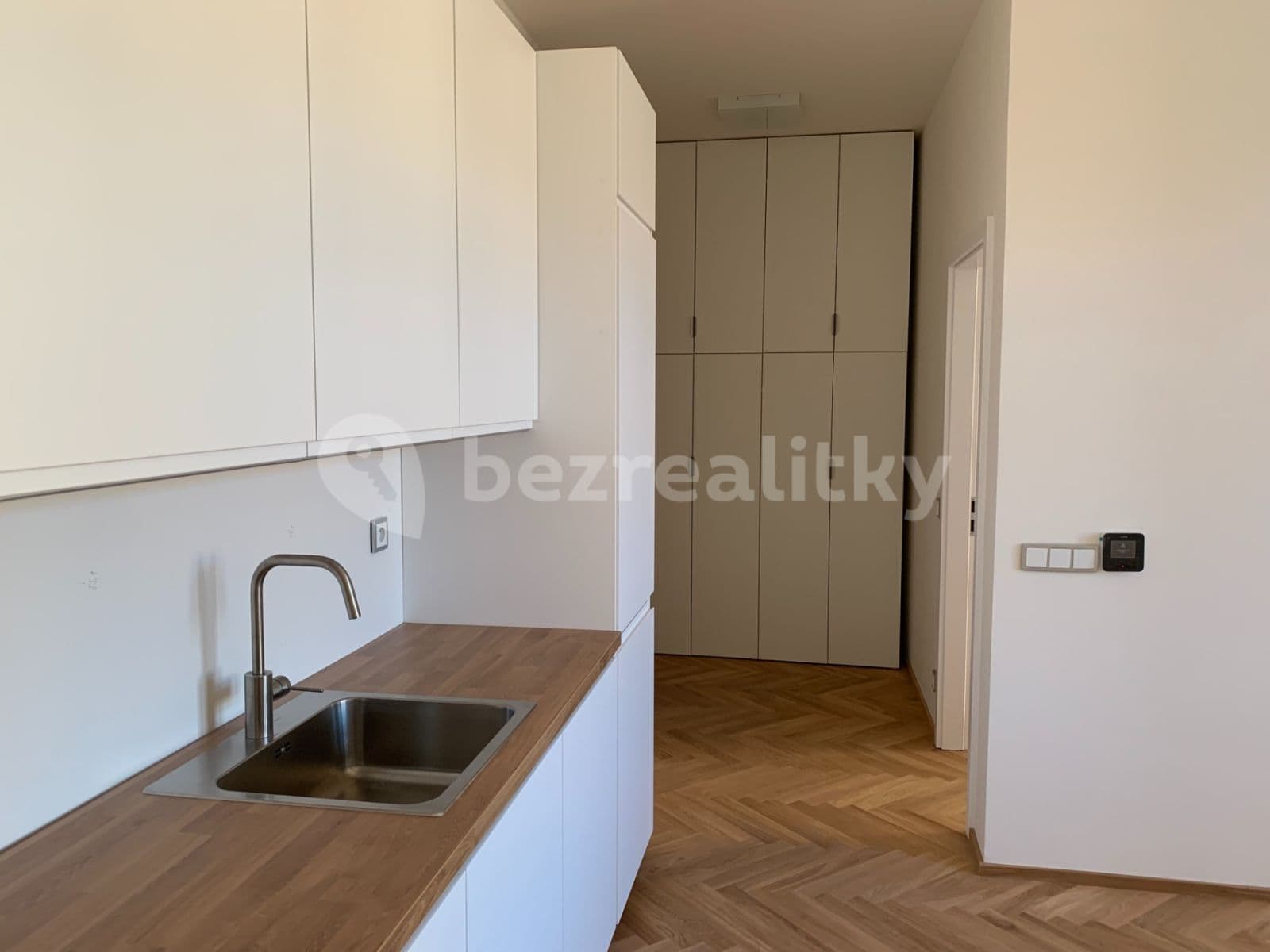 Pronájem bytu 2+kk 48 m², Na Poříčním právu, Praha, Praha Pronájem bytu 2+kk 48 m², Na Poříčním právu, Praha, Praha