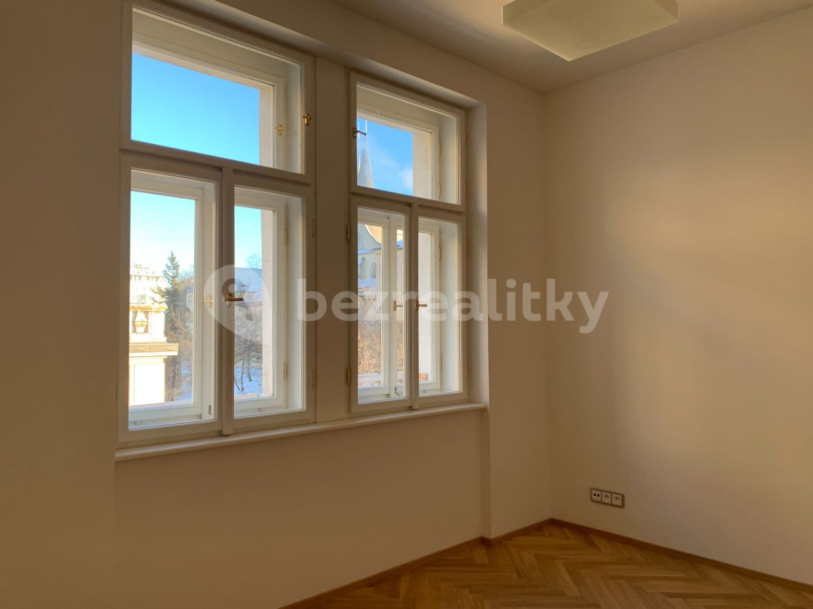 Pronájem bytu 2+kk 48 m², Na Poříčním právu, Praha, Praha Pronájem bytu 2+kk 48 m², Na Poříčním právu, Praha, Praha