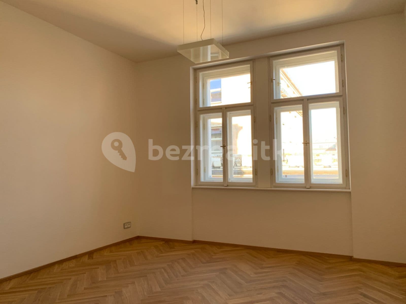 Pronájem bytu 2+kk 48 m², Na Poříčním právu, Praha, Praha Pronájem bytu 2+kk 48 m², Na Poříčním právu, Praha, Praha