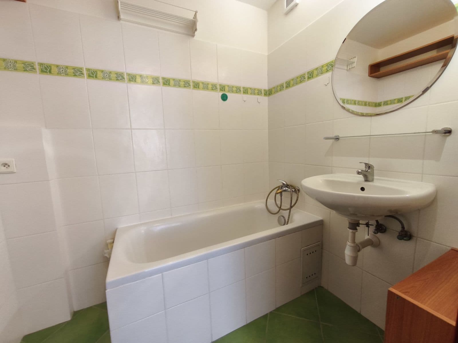 Pronájem bytu 2+kk 46 m², Kmochova, Hostivice, Středočeský kraj Pronájem bytu 2+kk 46 m², Kmochova, Hostivice, Středočeský kraj