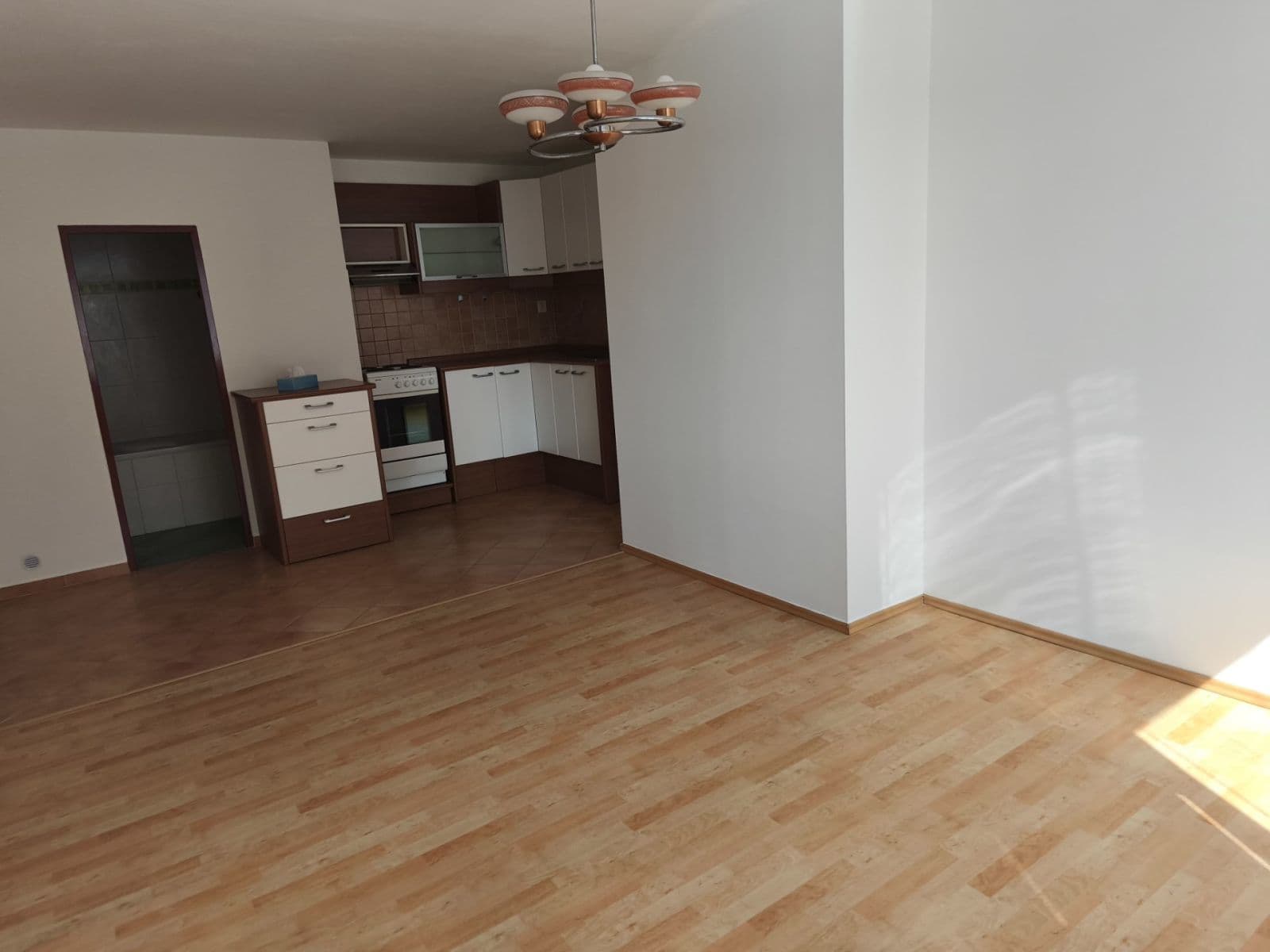 Pronájem bytu 2+kk 46 m², Kmochova, Hostivice, Středočeský kraj Pronájem bytu 2+kk 46 m², Kmochova, Hostivice, Středočeský kraj