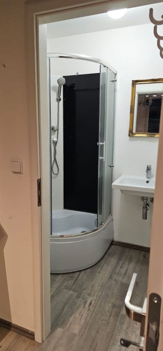 Pronájem bytu Garsoniéra 25 m², Sukova, Velké Přílepy, Středočeský kraj Pronájem bytu Garsoniéra 25 m², Sukova, Velké Přílepy, Středočeský kraj