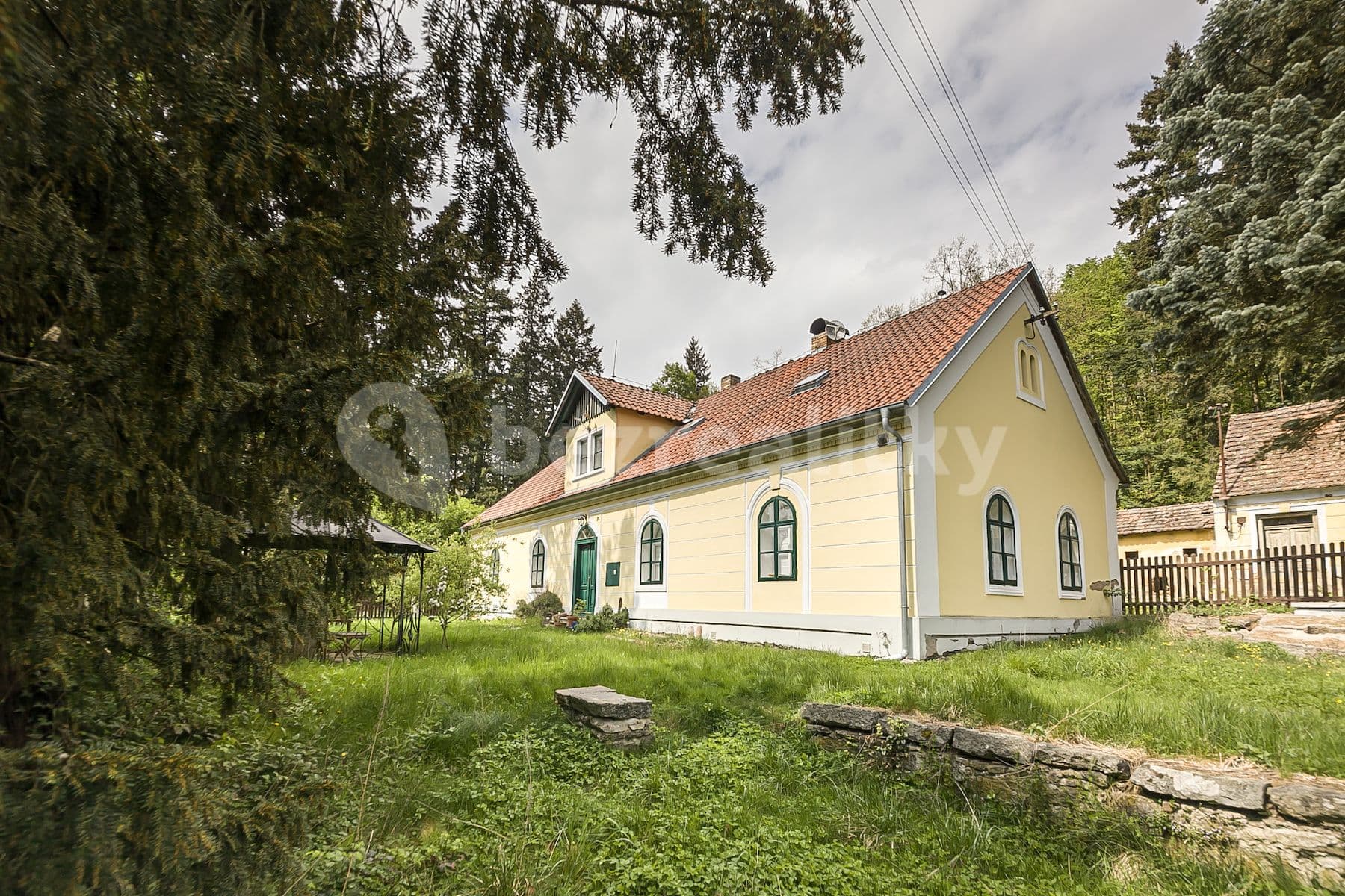 Prodej domu 300 m², pozemek 5.000 m², Klučenice, Klučenice, Středočeský kraj