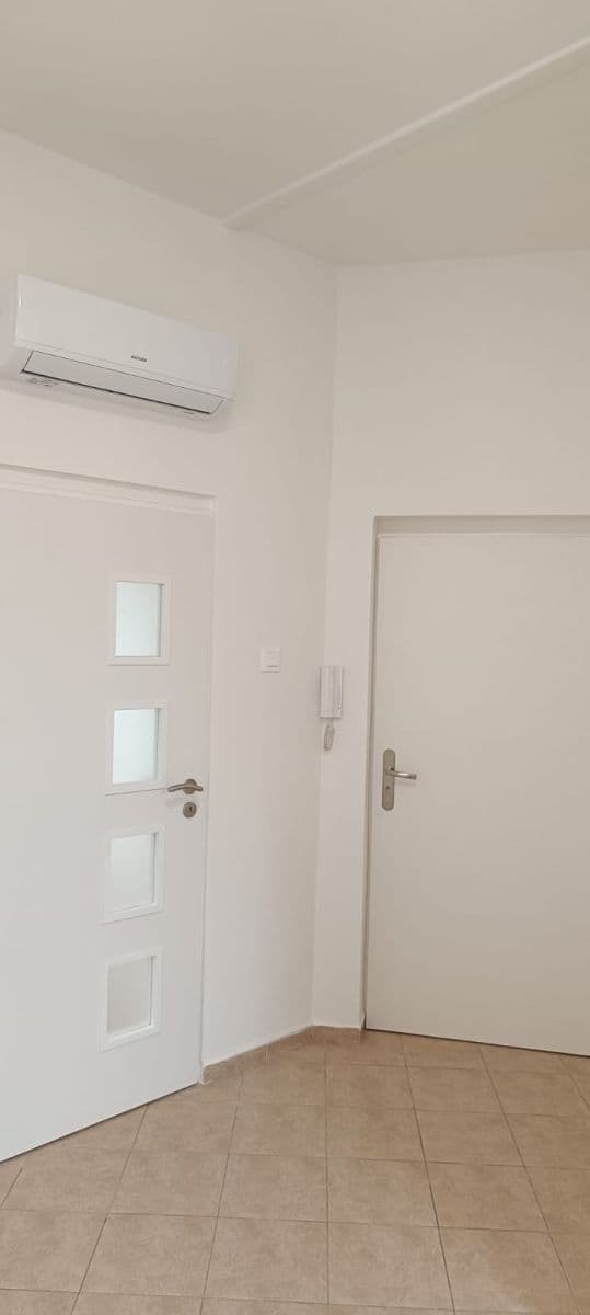 Pronájem bytu 1+1 43 m², Stará Kysibelská, Karlovy Vary, Karlovarský kraj Pronájem bytu 1+1 43 m², Stará Kysibelská, Karlovy Vary, Karlovarský kraj