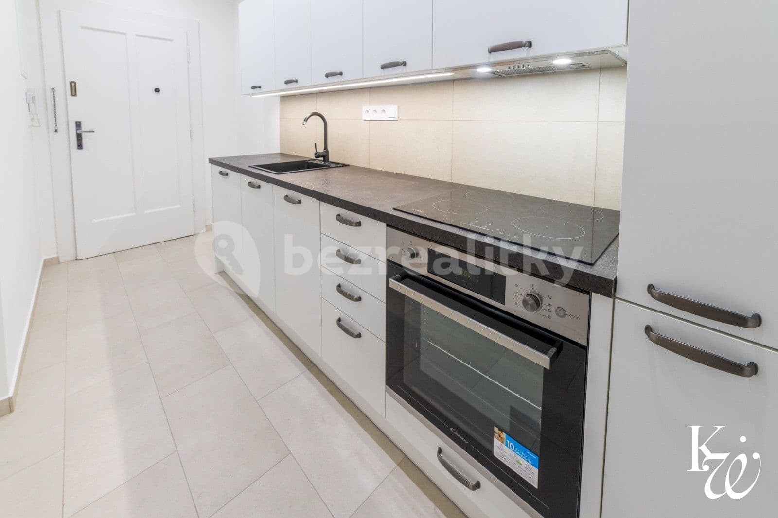 Pronájem bytu 2+1 44 m², U Družstev, Praha, Praha Pronájem bytu 2+1 44 m², U Družstev, Praha, Praha