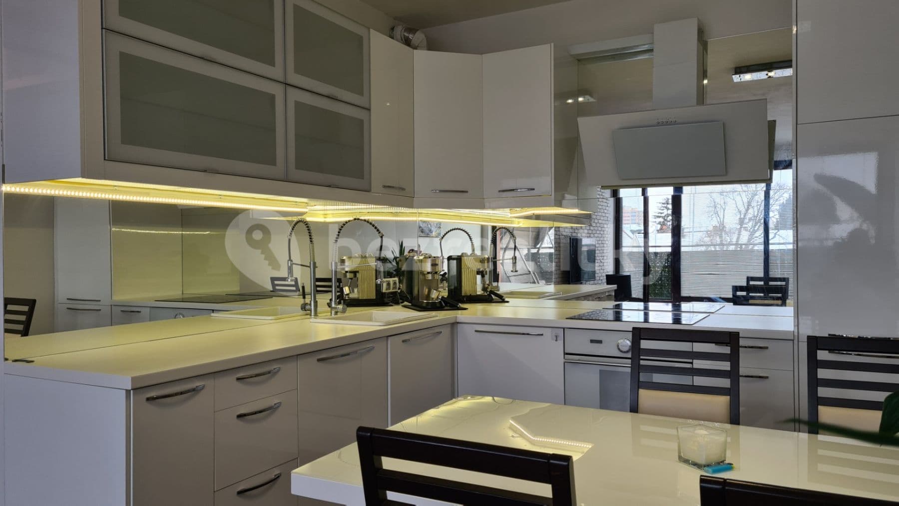 Pronájem bytu 2+kk 50 m², Jeremiášova, Praha, Praha Pronájem bytu 2+kk 50 m², Jeremiášova, Praha, Praha