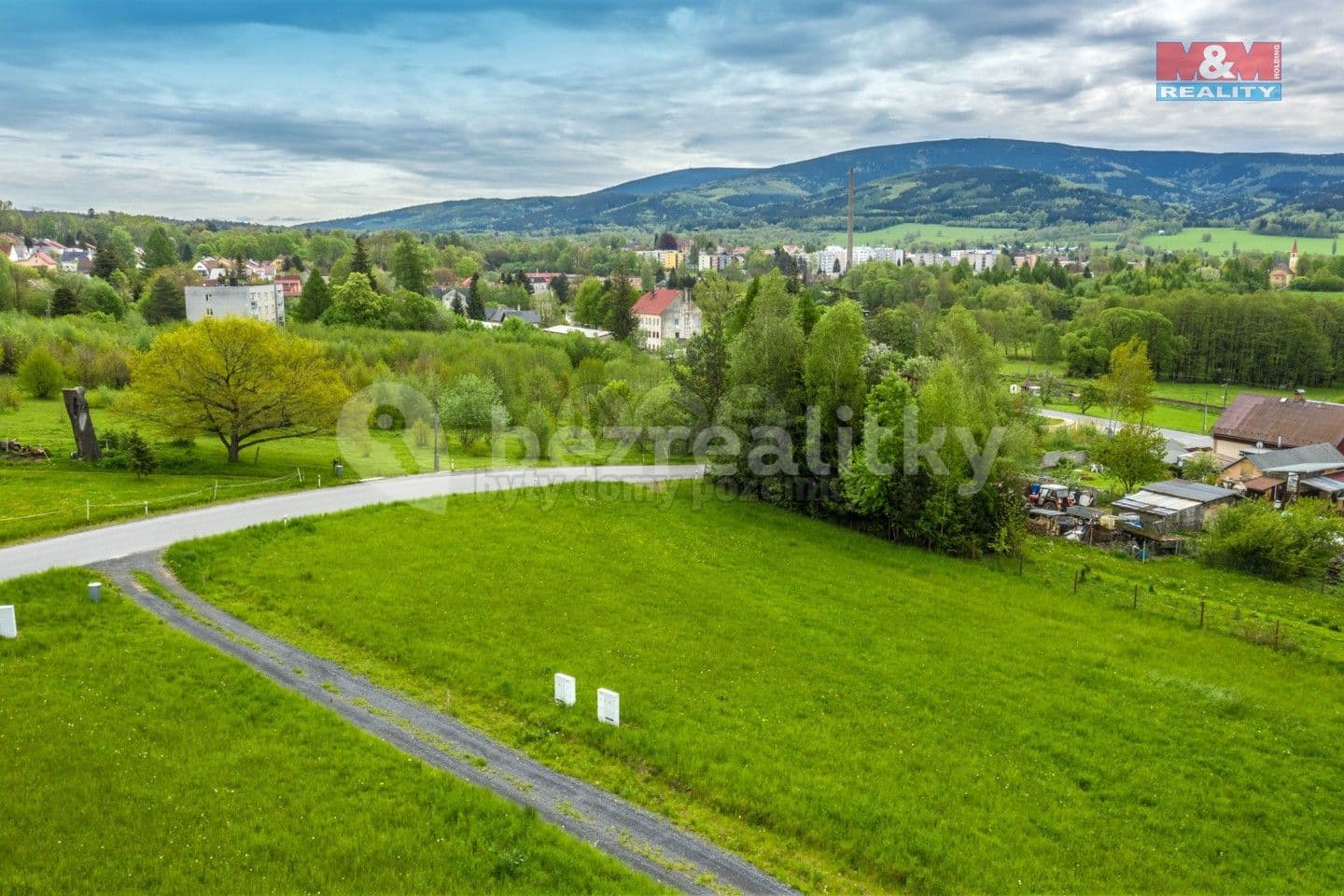 Prodej pozemku 1.229 m², Nové Město pod Smrkem, Liberecký kraj