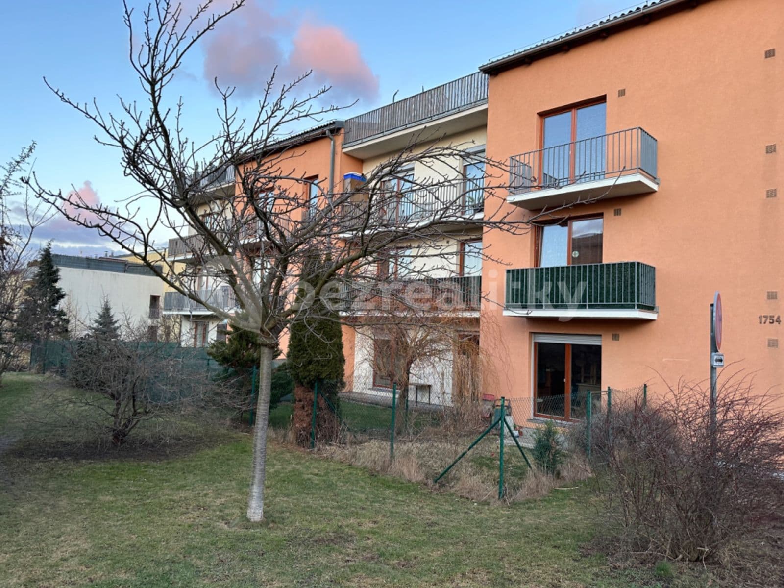 Pronájem bytu 2+kk 50 m², B. Němcové, Hostivice, Středočeský kraj Pronájem bytu 2+kk 50 m², B. Němcové, Hostivice, Středočeský kraj