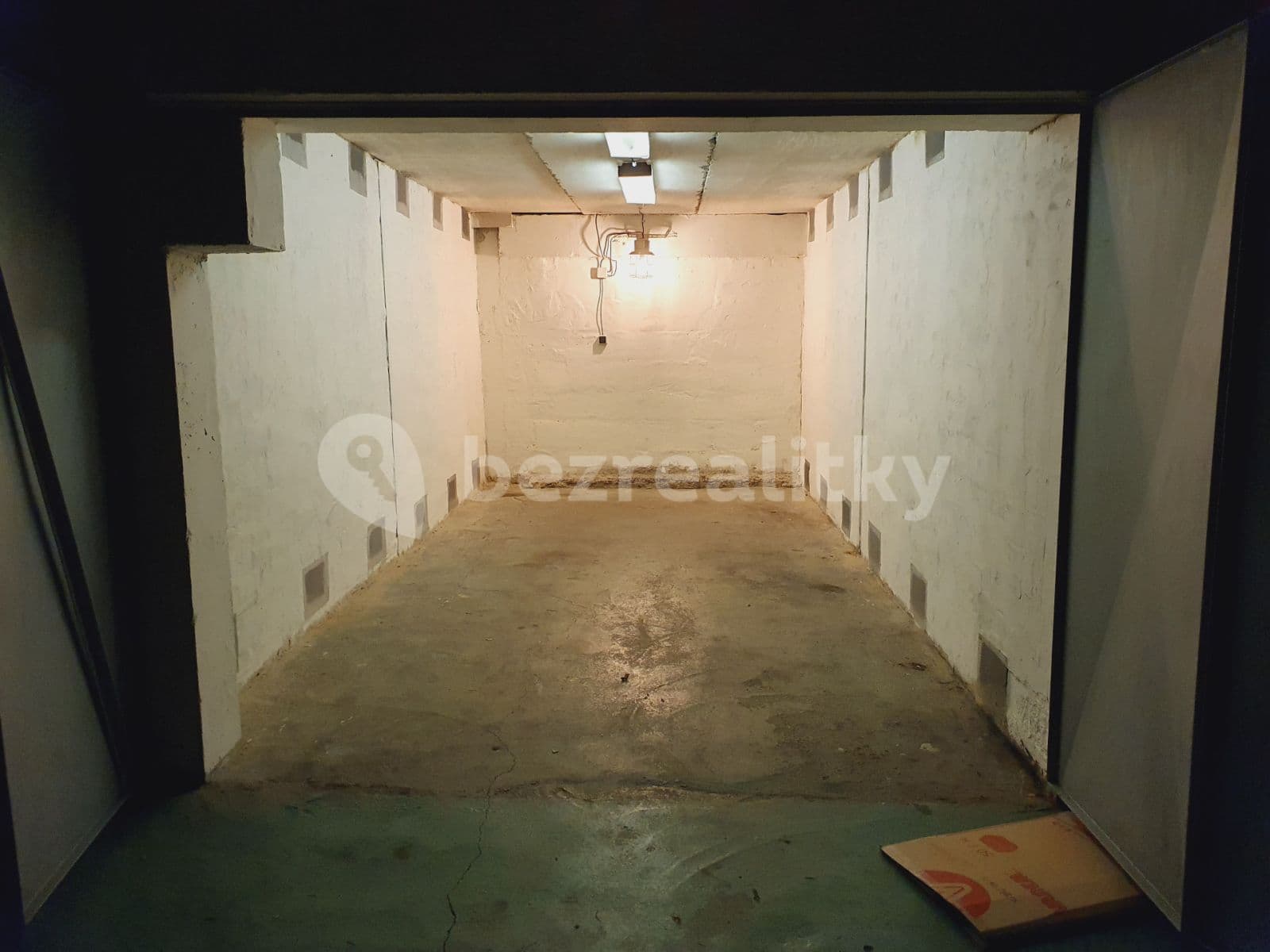 Pronájem garáže 18 m², Písečná, Praha, Praha Pronájem garáže 18 m², Písečná, Praha, Praha