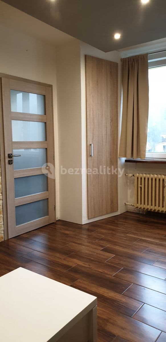 Pronájem bytu 1+1 37 m², Bratří Čapků, Ústí nad Labem, Ústecký kraj Pronájem bytu 1+1 37 m², Bratří Čapků, Ústí nad Labem, Ústecký kraj