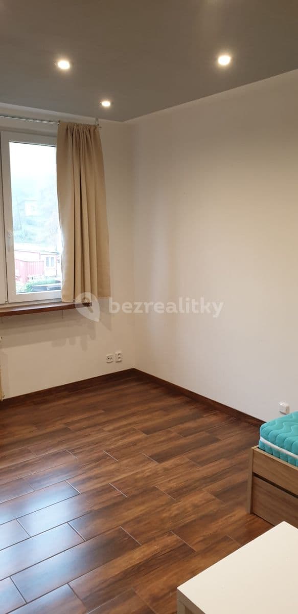 Pronájem bytu 1+1 37 m², Bratří Čapků, Ústí nad Labem, Ústecký kraj Pronájem bytu 1+1 37 m², Bratří Čapků, Ústí nad Labem, Ústecký kraj