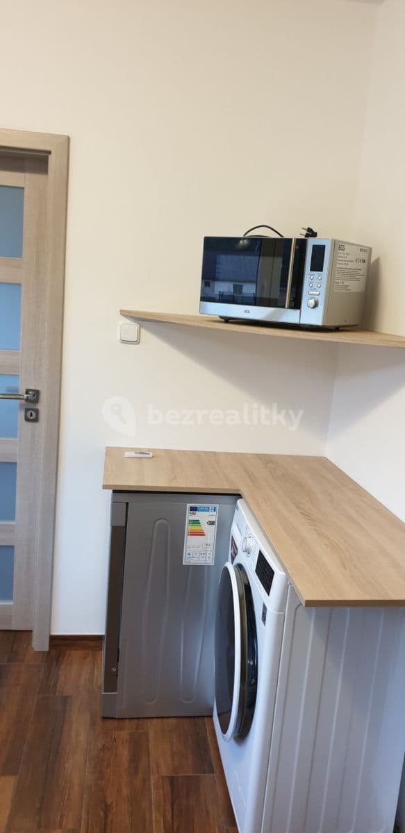 Pronájem bytu 1+1 37 m², Bratří Čapků, Ústí nad Labem, Ústecký kraj Pronájem bytu 1+1 37 m², Bratří Čapků, Ústí nad Labem, Ústecký kraj