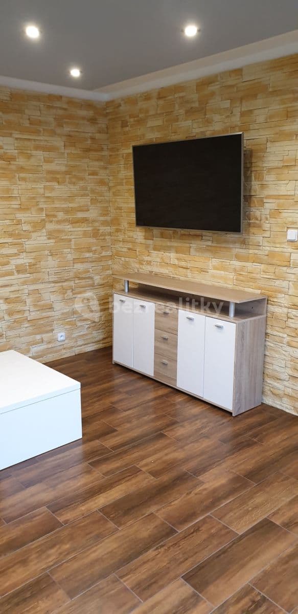 Pronájem bytu 1+1 37 m², Bratří Čapků, Ústí nad Labem, Ústecký kraj Pronájem bytu 1+1 37 m², Bratří Čapků, Ústí nad Labem, Ústecký kraj