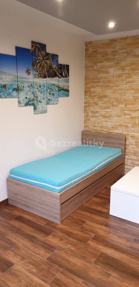 Pronájem bytu 1+1 37 m², Bratří Čapků, Ústí nad Labem, Ústecký kraj Pronájem bytu 1+1 37 m², Bratří Čapků, Ústí nad Labem, Ústecký kraj