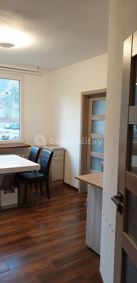 Pronájem bytu 1+1 37 m², Bratří Čapků, Ústí nad Labem, Ústecký kraj Pronájem bytu 1+1 37 m², Bratří Čapků, Ústí nad Labem, Ústecký kraj