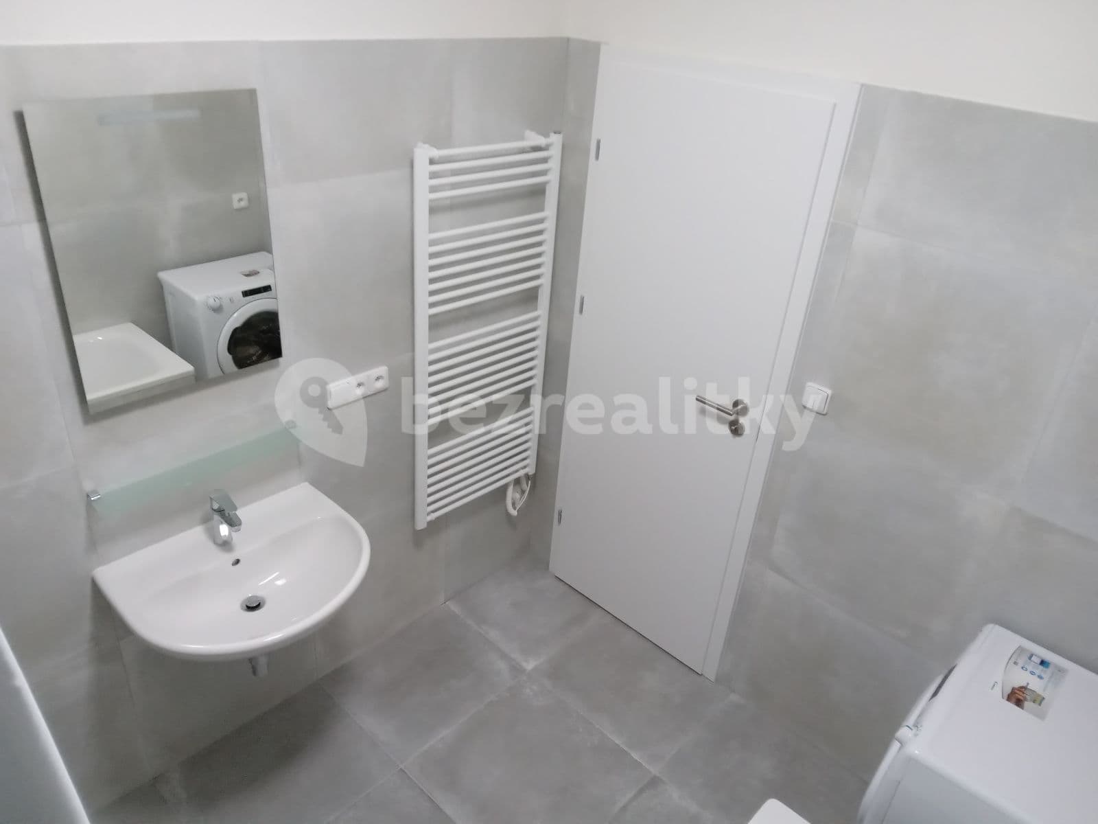 Pronájem bytu 1+kk 38 m², V Pitkovičkách, Praha, Praha Pronájem bytu 1+kk 38 m², V Pitkovičkách, Praha, Praha