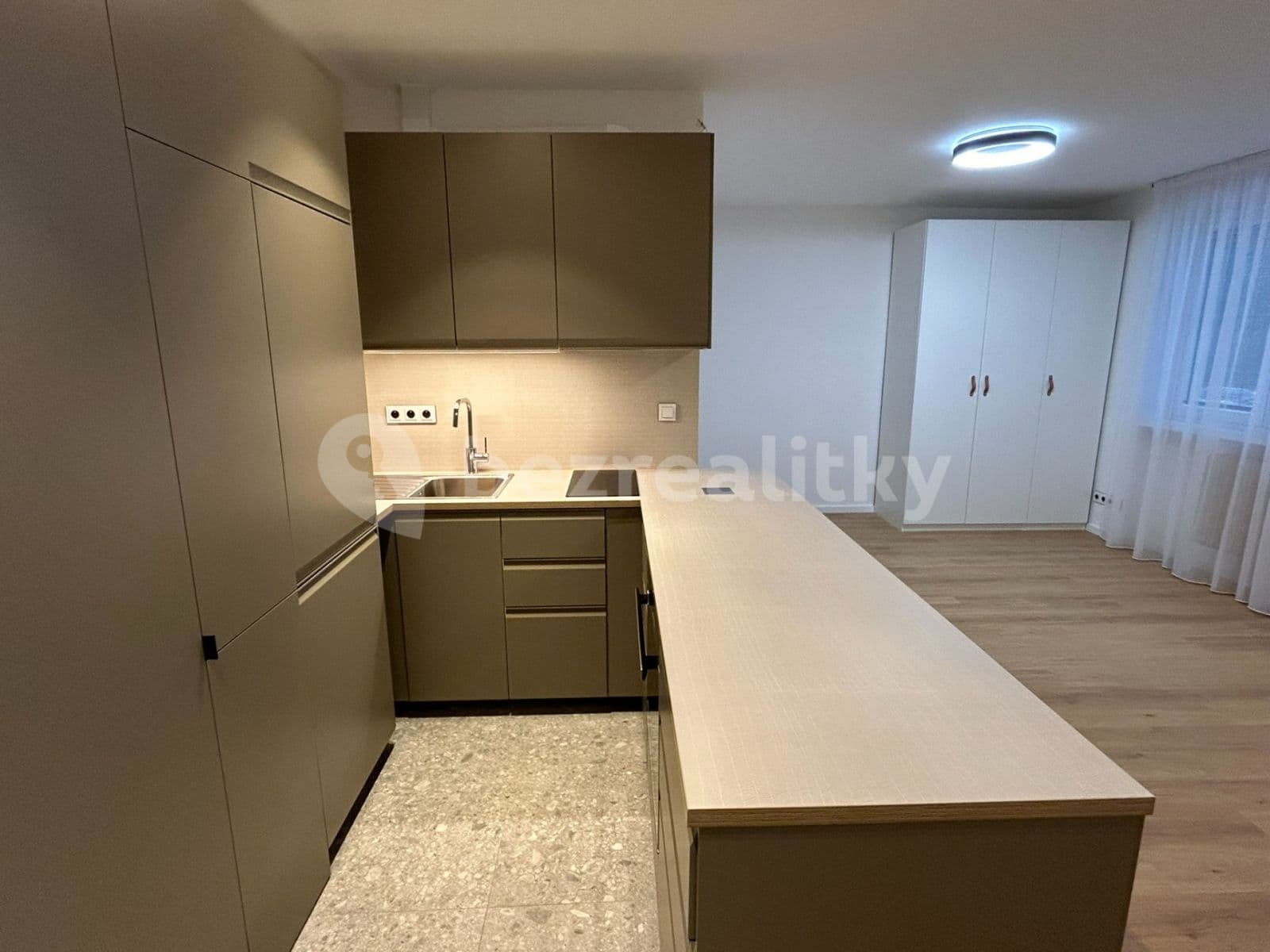 Pronájem bytu 1+kk 35 m², Božkova, Praha, Praha Pronájem bytu 1+kk 35 m², Božkova, Praha, Praha