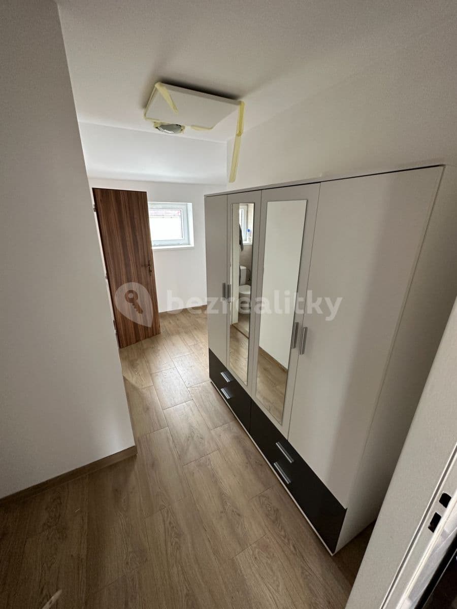 Pronájem bytu 1+kk 29 m², Škvorec, Středočeský kraj Pronájem bytu 1+kk 29 m², Škvorec, Středočeský kraj