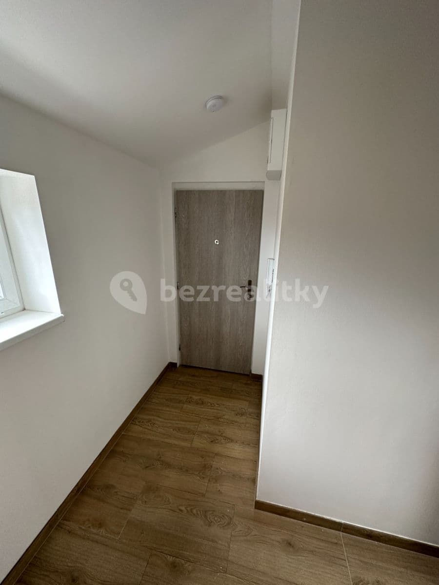 Pronájem bytu 1+kk 29 m², Škvorec, Středočeský kraj Pronájem bytu 1+kk 29 m², Škvorec, Středočeský kraj