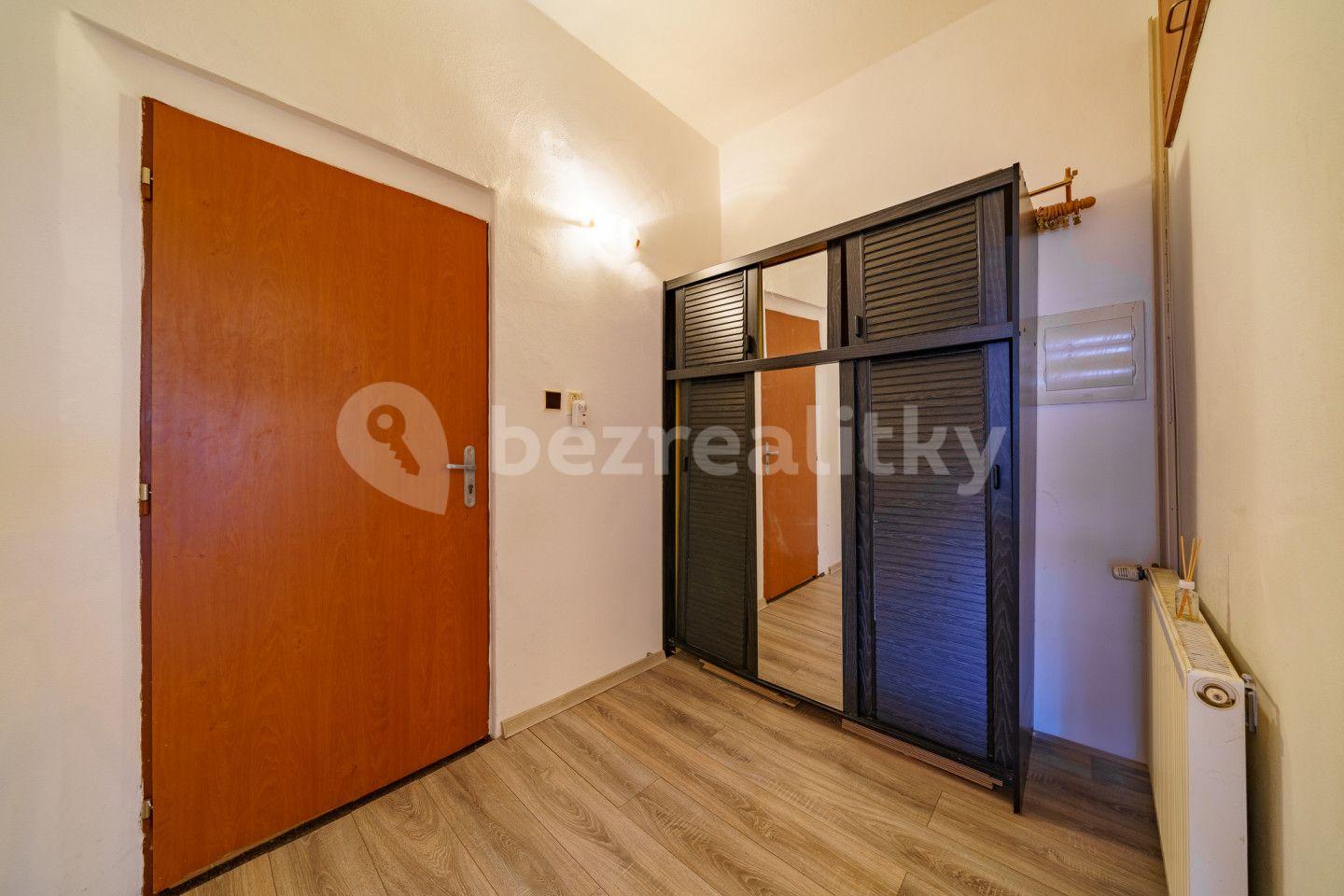 Prodej bytu 2+1 60 m², U pošty, Hranice, Karlovarský kraj