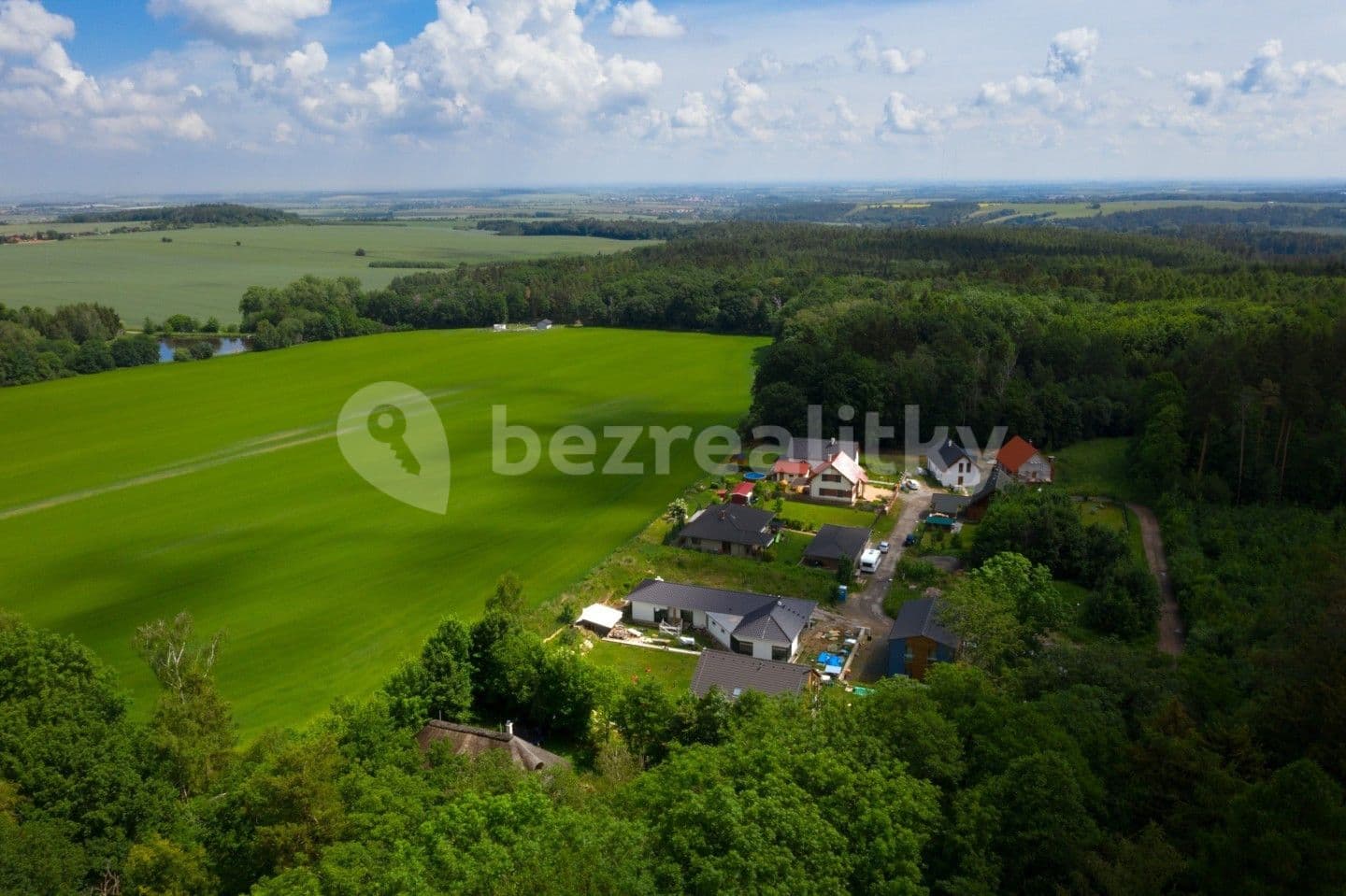 Prodej pozemku 433 m², Hradešín, Středočeský kraj