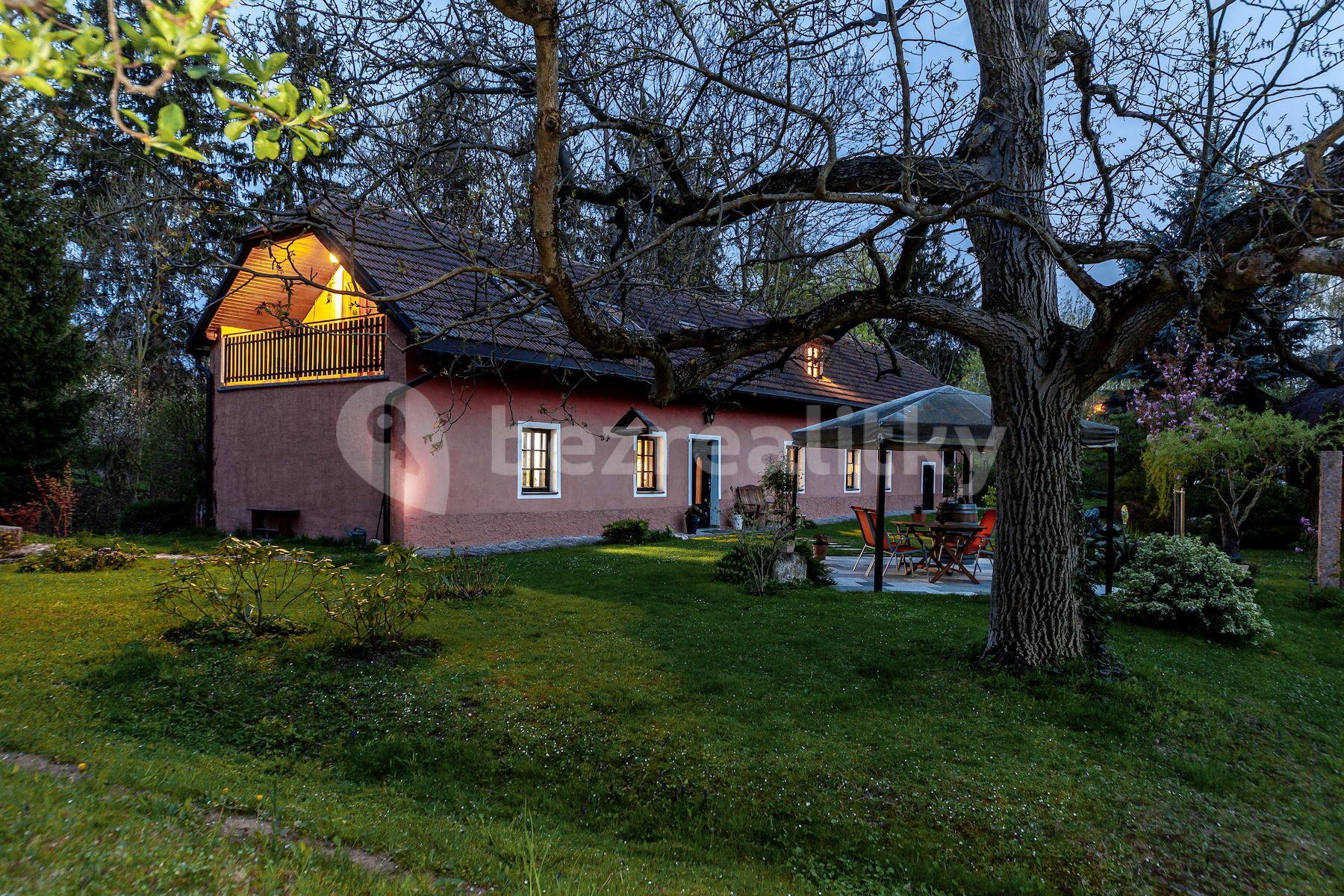 Prodej domu 200 m², pozemek 2.926 m², Masarykovo náměstí, Škvorec, Středočeský kraj