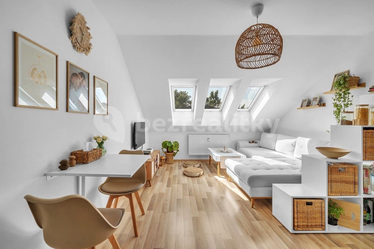 Pronájem bytu 2+kk 36 m², Pod Labuťkou, Praha, Praha Pronájem bytu 2+kk 36 m², Pod Labuťkou, Praha, Praha