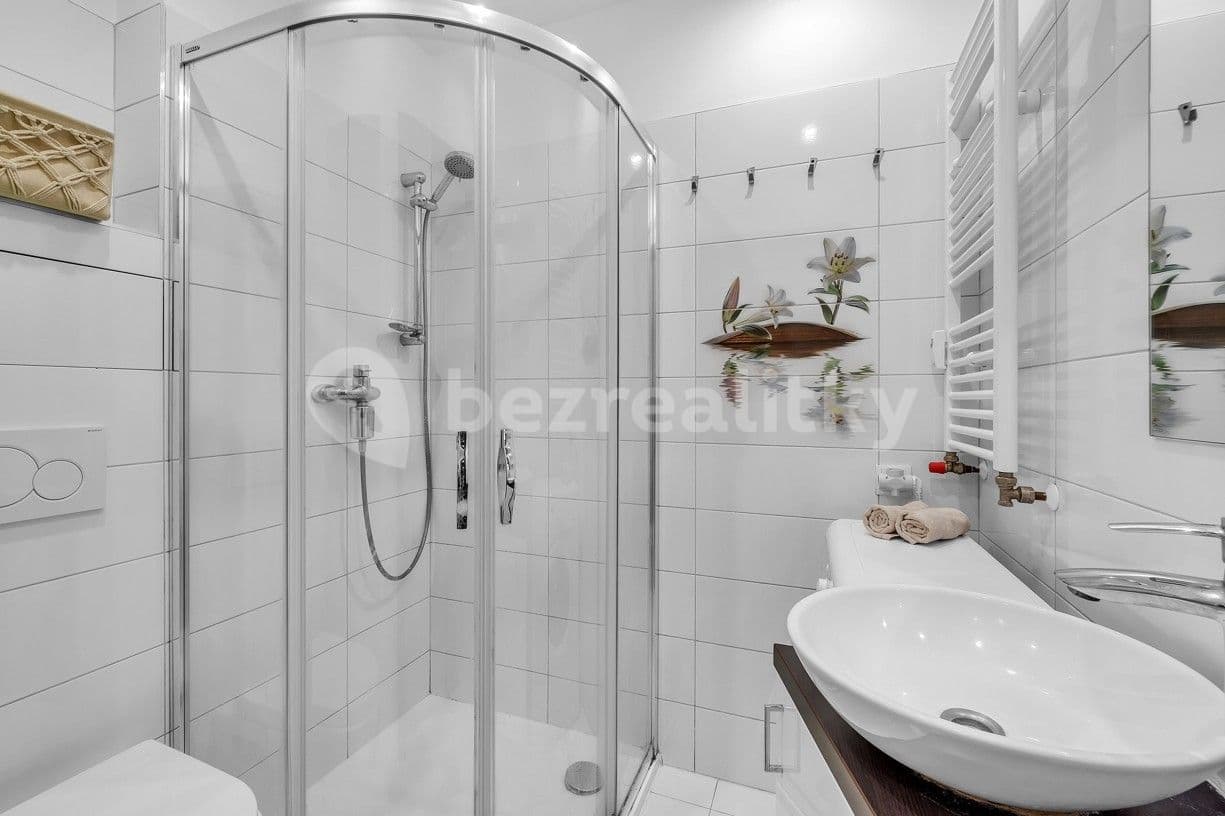 Pronájem bytu 2+kk 36 m², Pod Labuťkou, Praha, Praha Pronájem bytu 2+kk 36 m², Pod Labuťkou, Praha, Praha