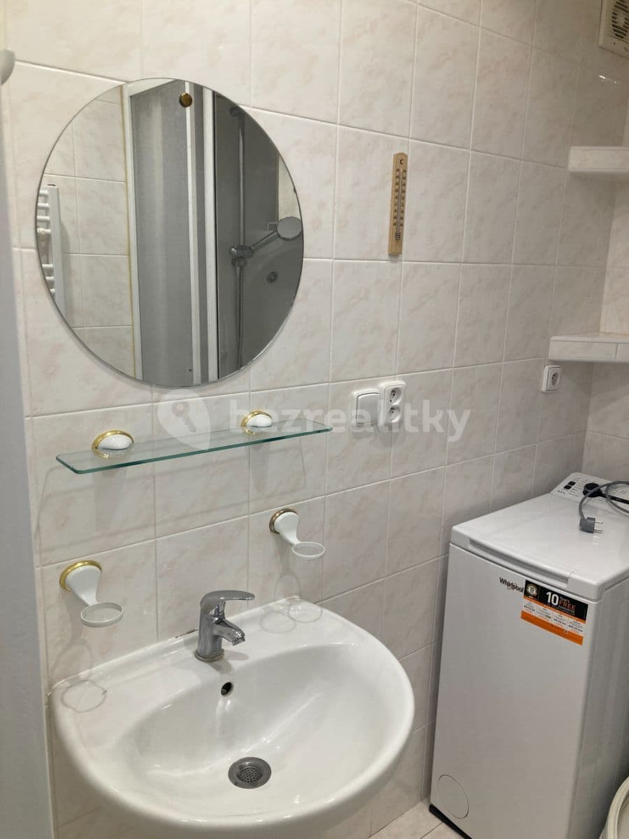 Pronájem bytu 1+kk 36 m², Ouholická, Praha, Praha Pronájem bytu 1+kk 36 m², Ouholická, Praha, Praha