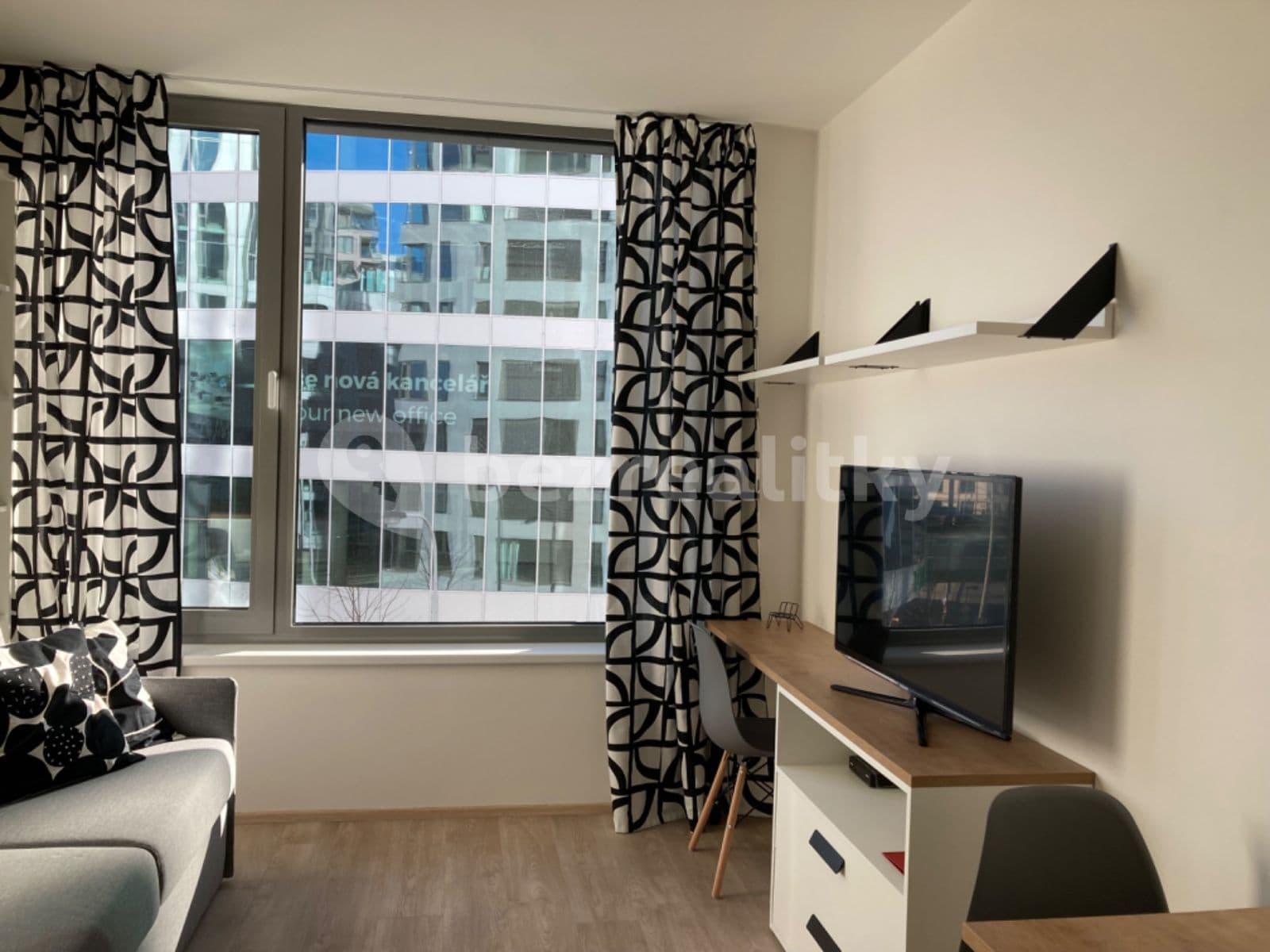 Pronájem bytu 1+kk 20 m², Plzeňská, Praha, Praha Pronájem bytu 1+kk 20 m², Plzeňská, Praha, Praha