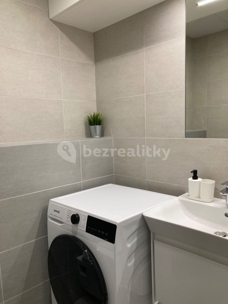 Pronájem bytu 1+kk 20 m², Plzeňská, Praha, Praha Pronájem bytu 1+kk 20 m², Plzeňská, Praha, Praha
