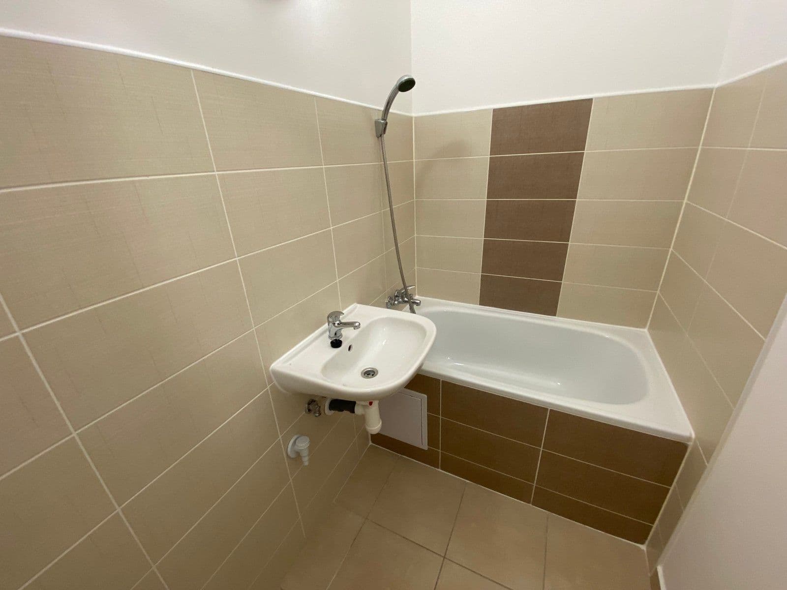 Pronájem bytu 1+kk 28 m², Okružní, Orlová, Moravskoslezský kraj Pronájem bytu 1+kk 28 m², Okružní, Orlová, Moravskoslezský kraj