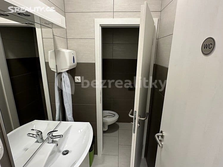 Pronájem nebytového prostoru 77 m², Horní náměstí, Divišov, Středočeský kraj Pronájem nebytového prostoru 77 m², Horní náměstí, Divišov, Středočeský kraj