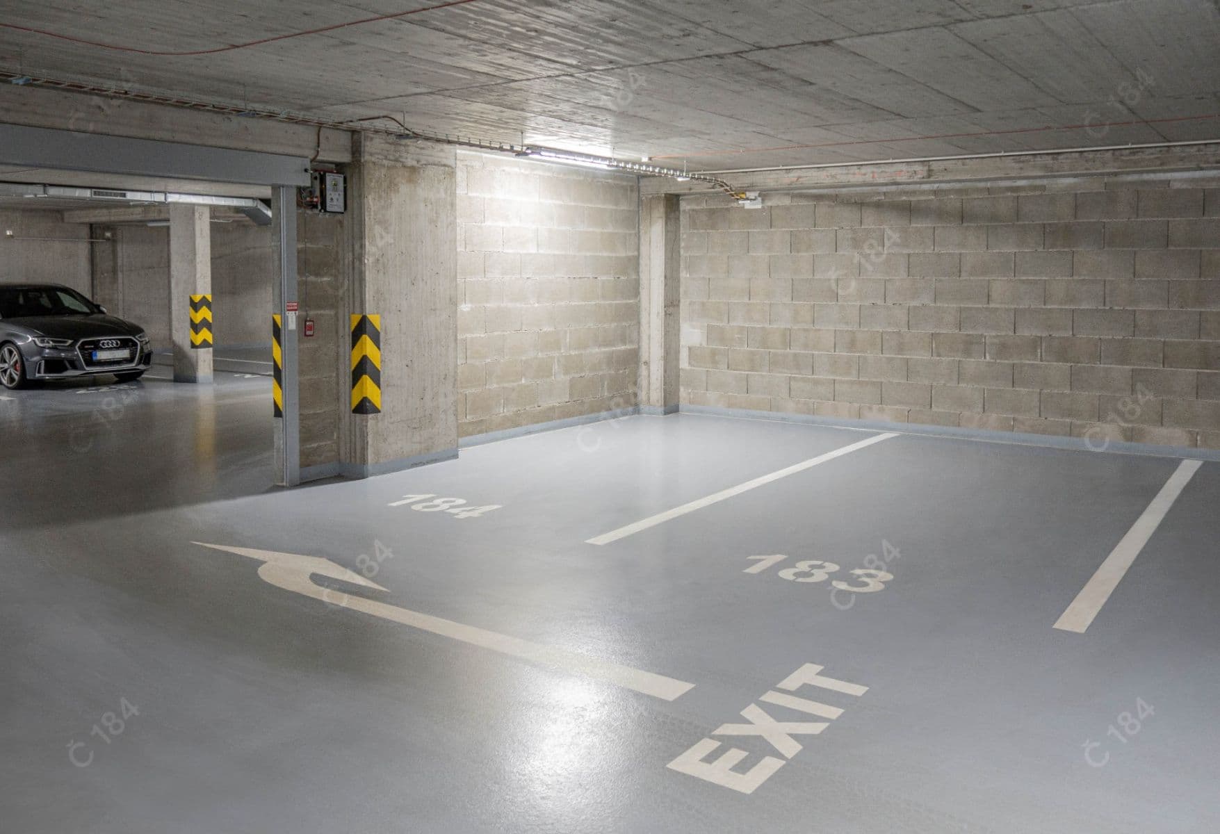 Pronájem garáže 15 m², Čerpadlová, Praha, Praha Pronájem garáže 15 m², Čerpadlová, Praha, Praha