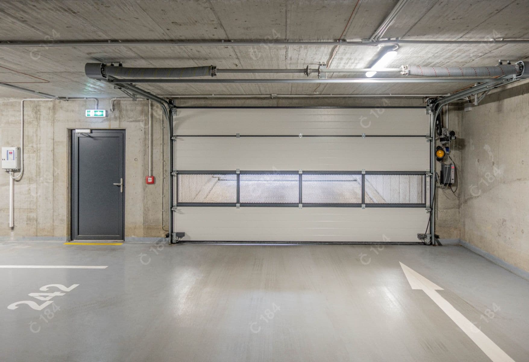 Pronájem garáže 15 m², Čerpadlová, Praha, Praha Pronájem garáže 15 m², Čerpadlová, Praha, Praha