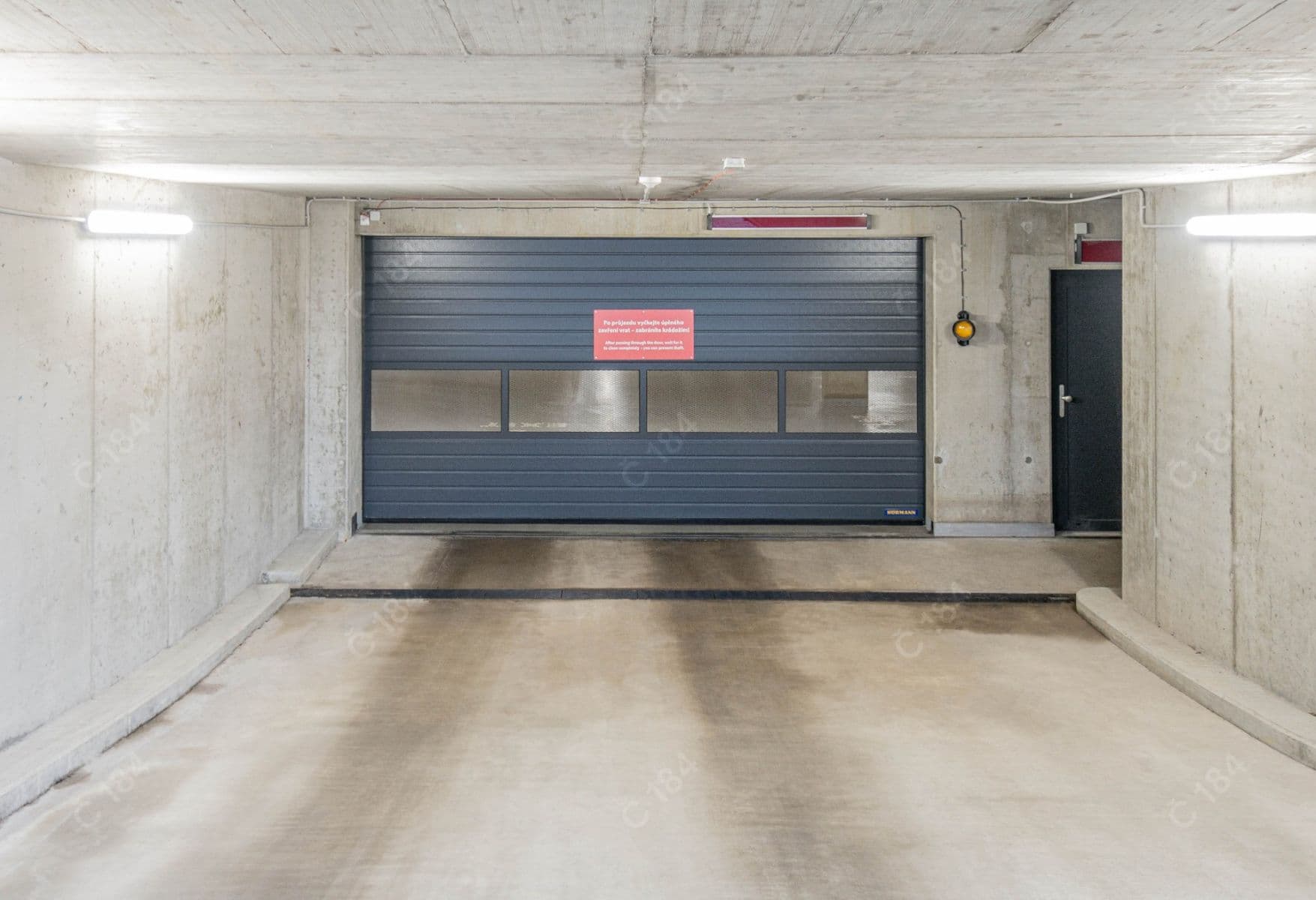 Pronájem garáže 15 m², Čerpadlová, Praha, Praha Pronájem garáže 15 m², Čerpadlová, Praha, Praha