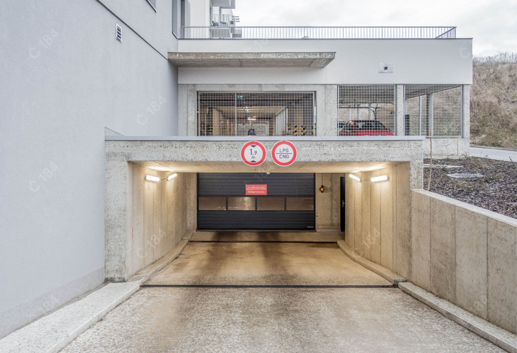 Pronájem garáže 15 m², Čerpadlová, Praha, Praha Pronájem garáže 15 m², Čerpadlová, Praha, Praha