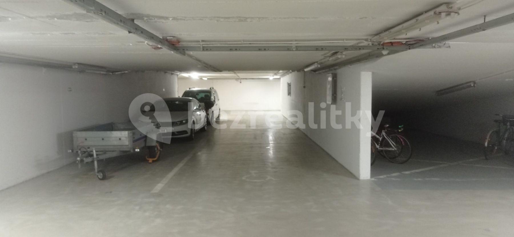 Prodej garáže 35 m², Haškova, Hradec Králové, Královéhradecký kraj
