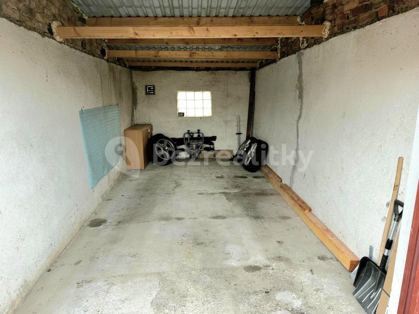 Prodej garáže 19 m², Boženy Němcové, Cheb, Karlovarský kraj
