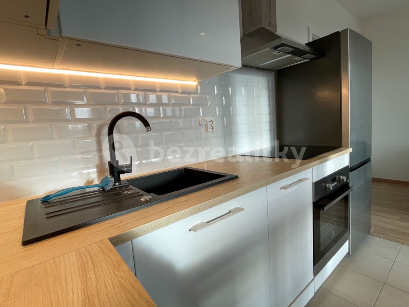 Pronájem bytu 1+kk 40 m², Olgy Havlové, Praha, Praha Pronájem bytu 1+kk 40 m², Olgy Havlové, Praha, Praha
