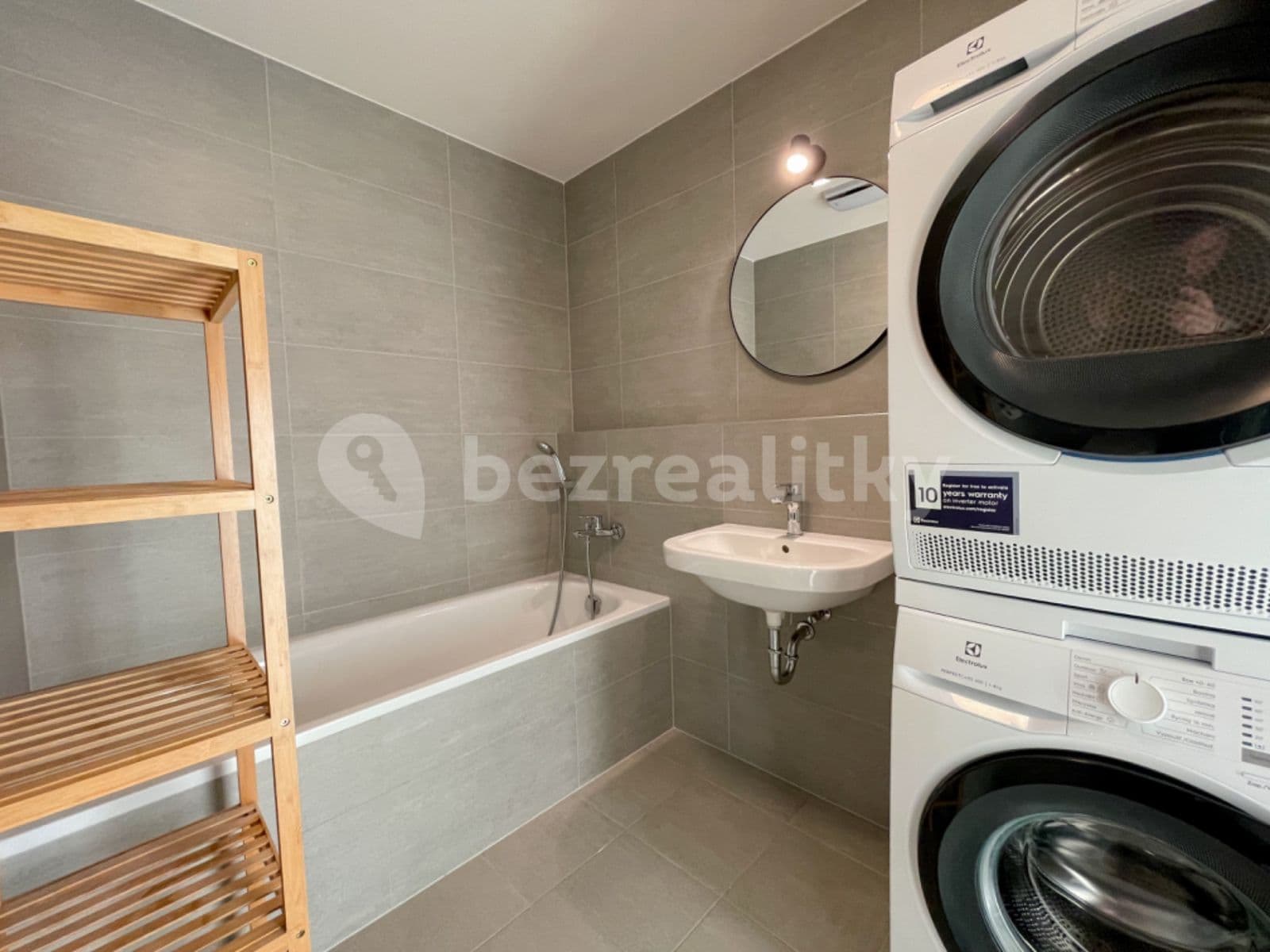 Pronájem bytu 1+kk 40 m², Olgy Havlové, Praha, Praha Pronájem bytu 1+kk 40 m², Olgy Havlové, Praha, Praha