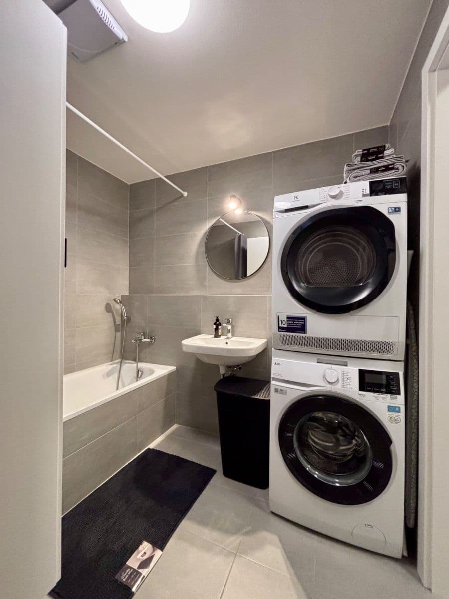 Pronájem bytu 1+kk 40 m², Olgy Havlové, Praha, Praha Pronájem bytu 1+kk 40 m², Olgy Havlové, Praha, Praha
