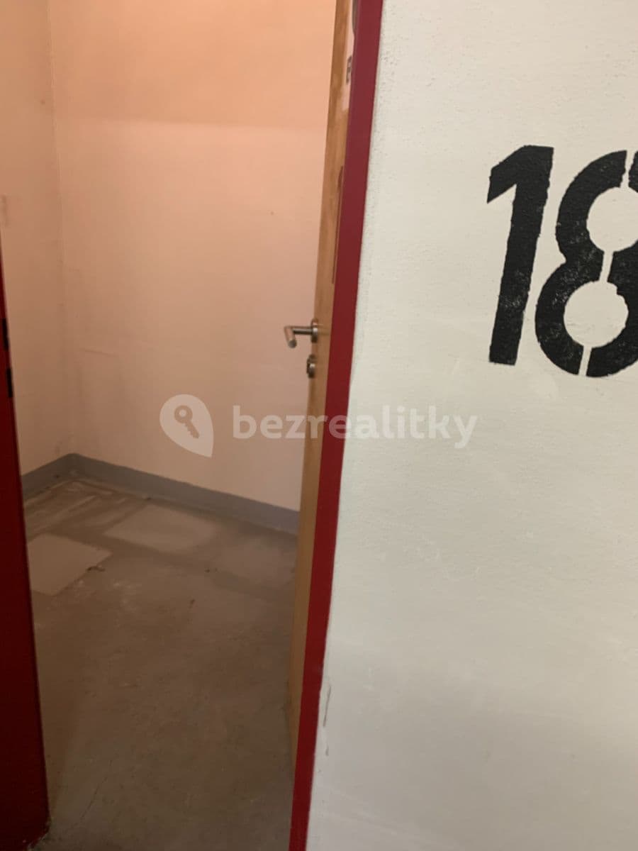 Pronájem garáže 14 m², Husitská, Praha, Praha Pronájem garáže 14 m², Husitská, Praha, Praha