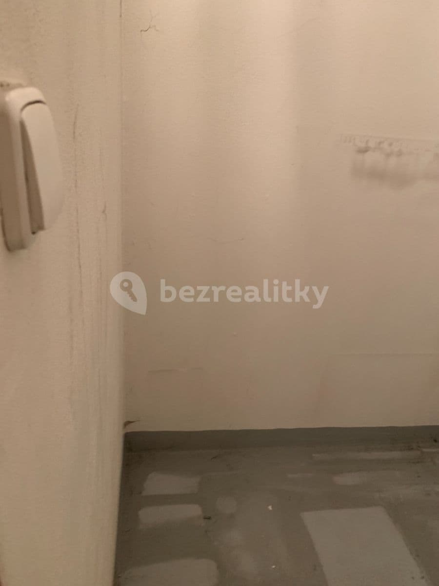 Pronájem garáže 14 m², Husitská, Praha, Praha Pronájem garáže 14 m², Husitská, Praha, Praha