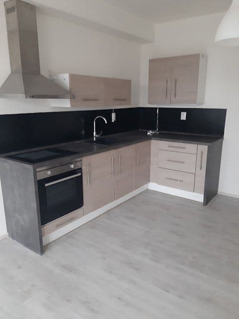 Pronájem bytu 1+kk 36 m², Pod Vinicí, Pardubice, Pardubický kraj Pronájem bytu 1+kk 36 m², Pod Vinicí, Pardubice, Pardubický kraj